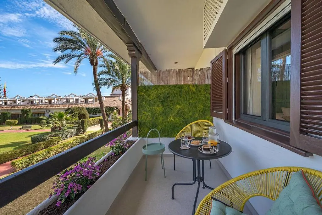 Clasico Estudio En Barrio De Lujo, A 5 Minutos Del Mar Marbella